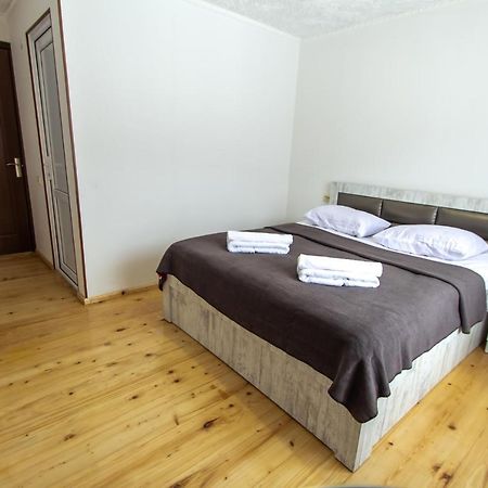 Katos Guesthouse Mestia Extérieur photo